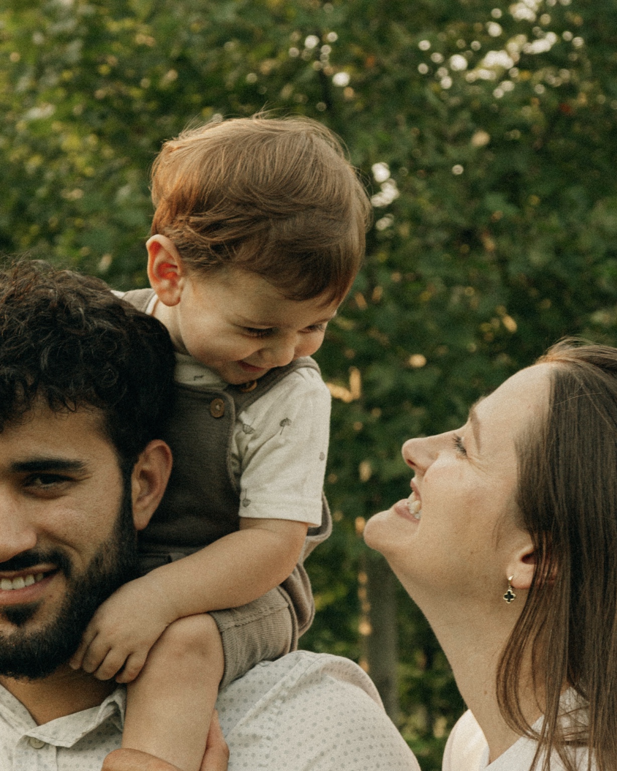 Joyful documentary family photography