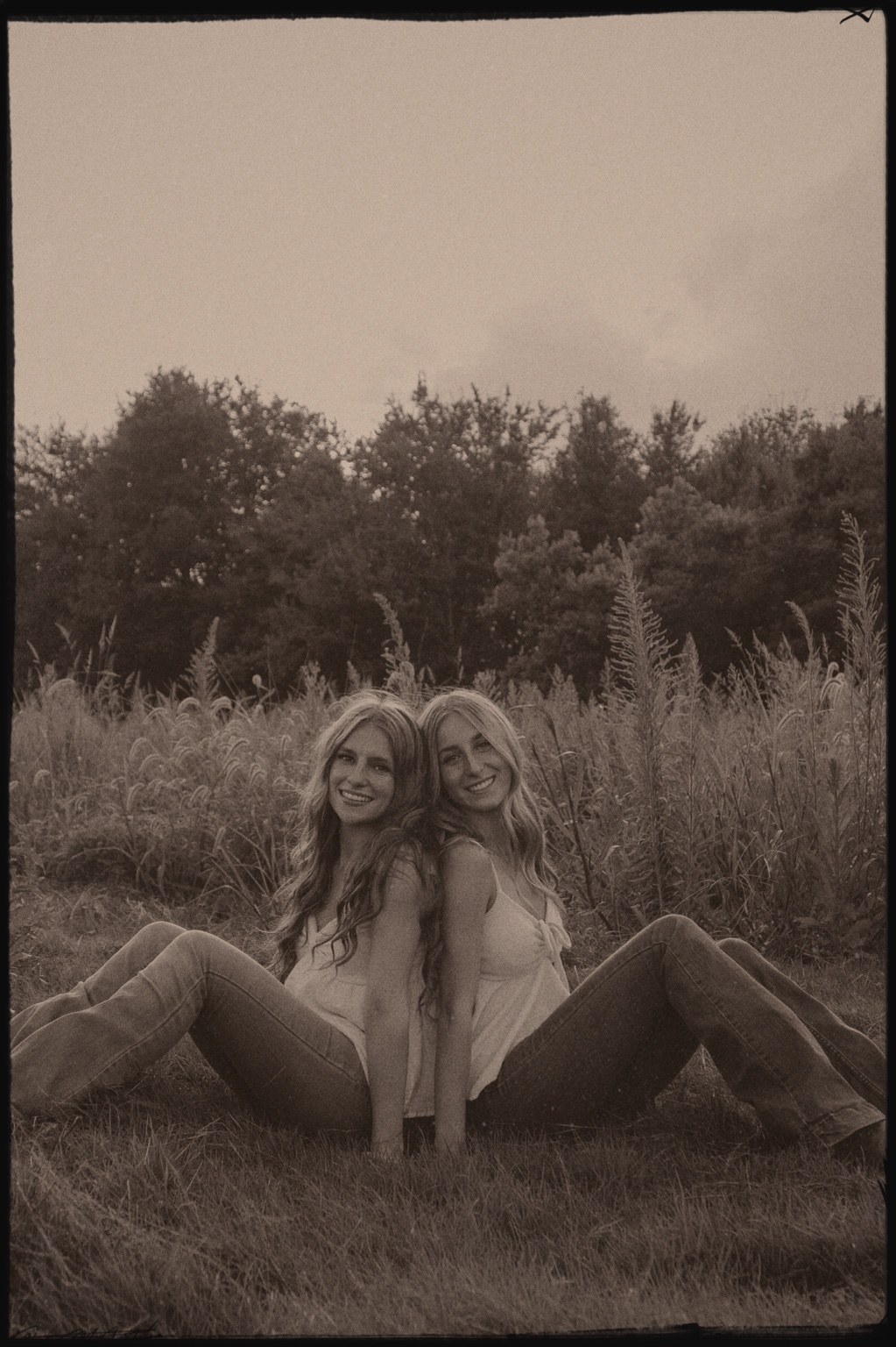 Friendships photography by Noah and Taya Film, image 7