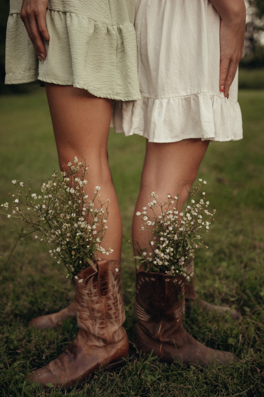 Friendships photography by Noah and Taya Film, image 4